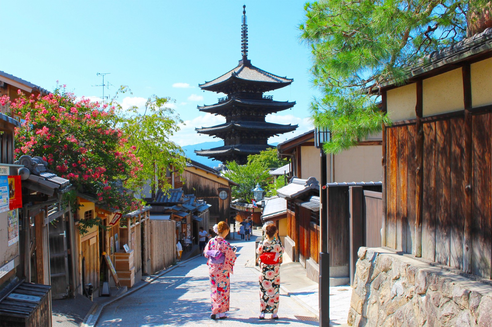 Ở NƠI CHO RA ĐỜI NHỮNG CHIẾC KIMONO ĐẮT ĐỎ BẬC NHẤT THẾ GIỚI